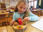 Adventliches Basteln mit der 2. Klasse